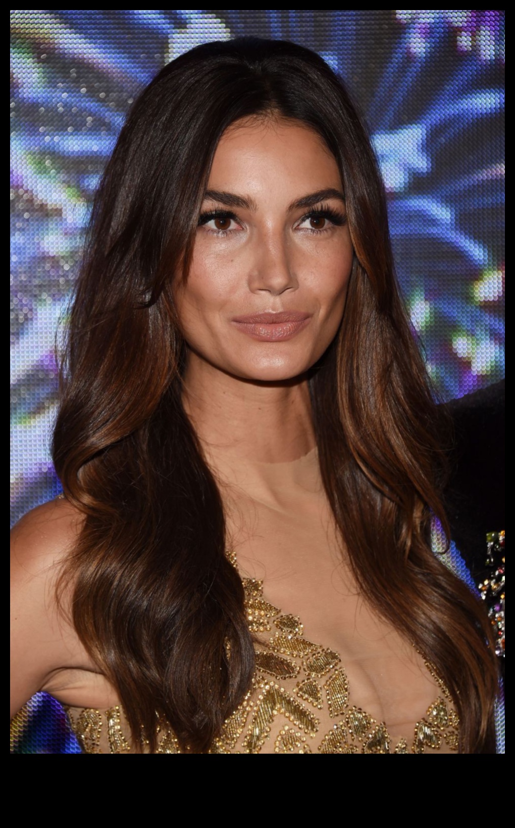 Pictograme pentru păr brunetă: al cui stil de semnătură rezonează cu tine?