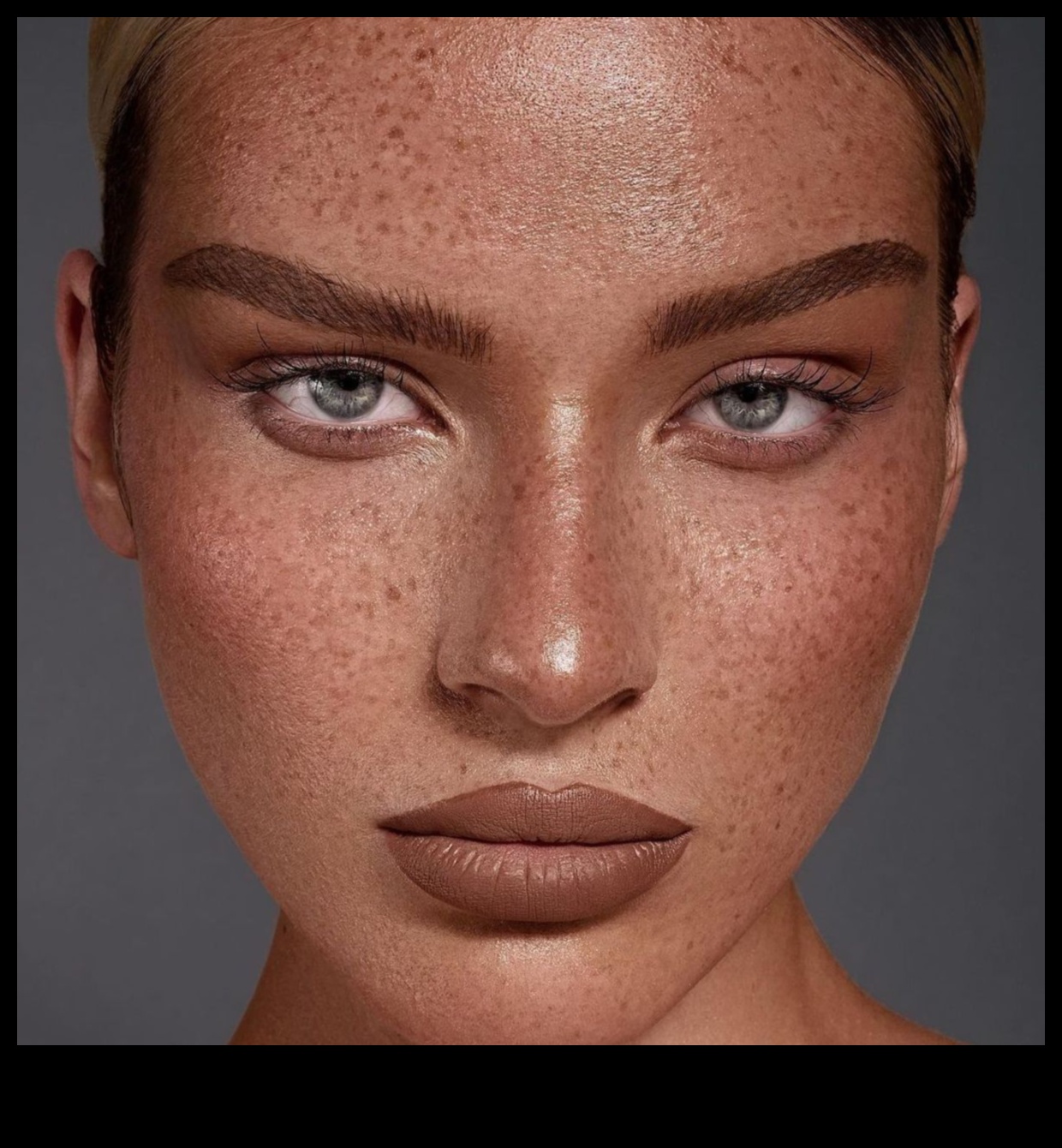 Fresh-Faced Chic Un ghid pentru un machiaj fără machiaj 3 Fresh-Faced Chic: Navigarea în lumea look-urilor fără machiaj