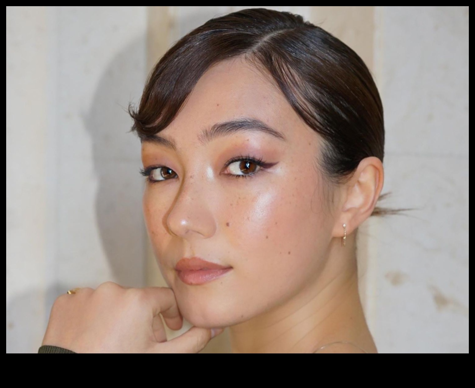 Machiaj glam Secretul pentru a radia siguranța de sine 3 Impactul machiajului glam asupra încrederii: radiază siguranța de sine