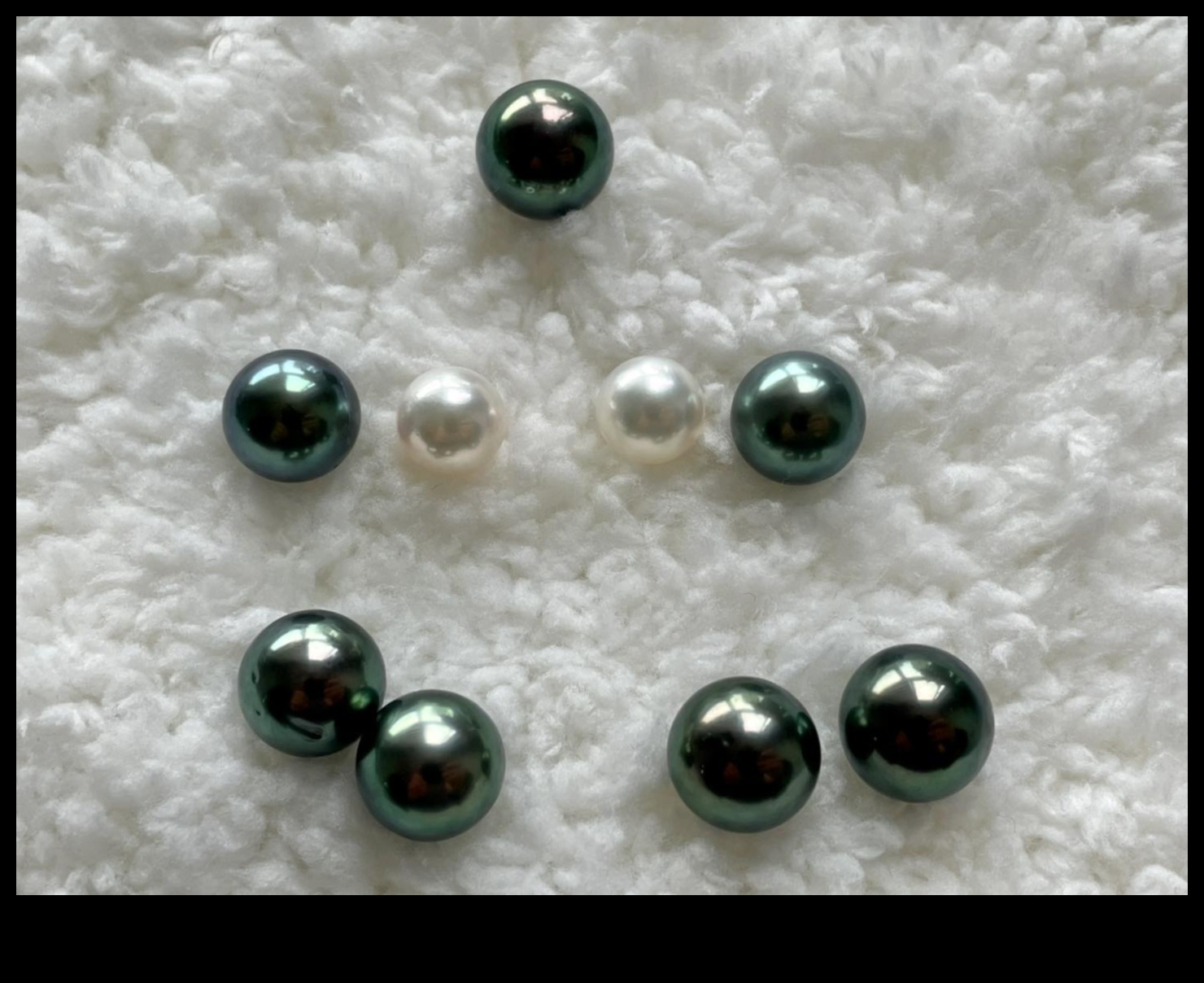 Pure Pearlescence Crește-ți prezența cu grația perlelor 3 Pure Pearlescence: Crește-ți prezența cu perle