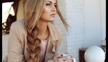 Mărturisiri ale părului blond: stiliștii celebrităților împărtășesc sfaturi din interior