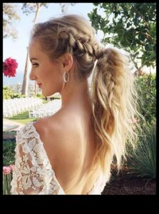 De la Valuri de plajă la Updos: Explorând coafuri blonde versatile