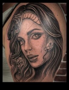 Ink Enchantment: Realism tatuaje cu o frumusețe reală și atrăgătoare care captivează