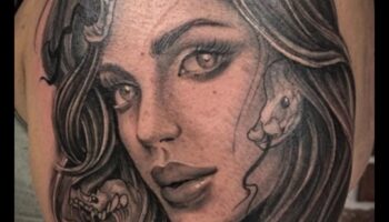 Ink Enchantment: Realism tatuaje cu o frumusețe reală și atrăgătoare care captivează