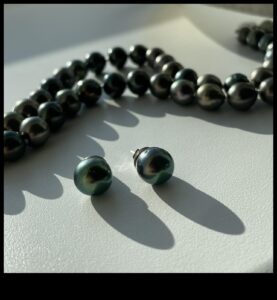 Pure Pearlescence: Crește-ți prezența cu perle