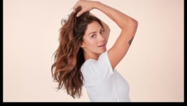 Tresuri ciufulite Bucuria de a-ți îmbrățișa buclele naturale 5 Tresuri zdruncinate Continuare: Îmbrățișând spiritul lipsit de griji al părului creț